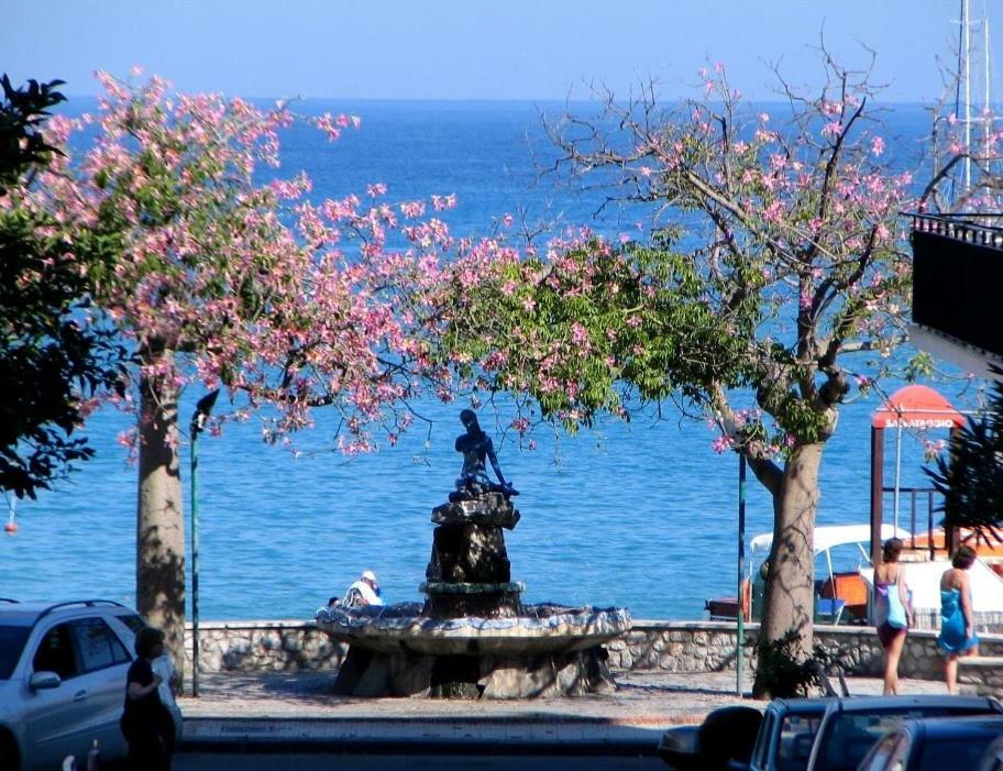 La Bussola Apartment Giardini Naxos Kültér fotó